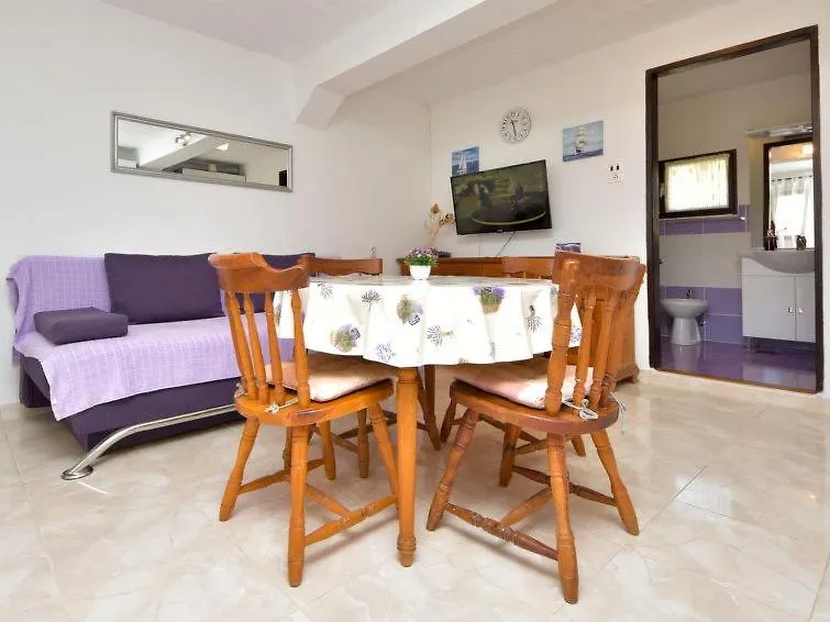 Holiday Home Ena , Mali Iz 286