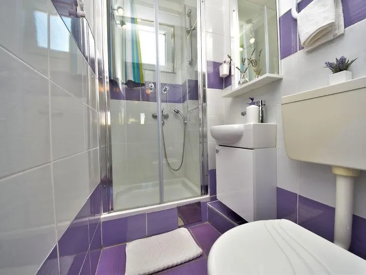 Holiday Home Ena , Mali Iz 286