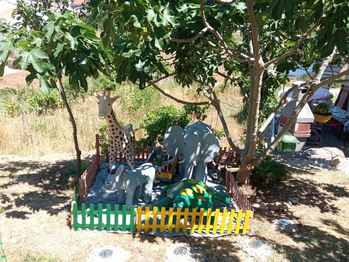 Holiday Home Ena , Mali Iz 286