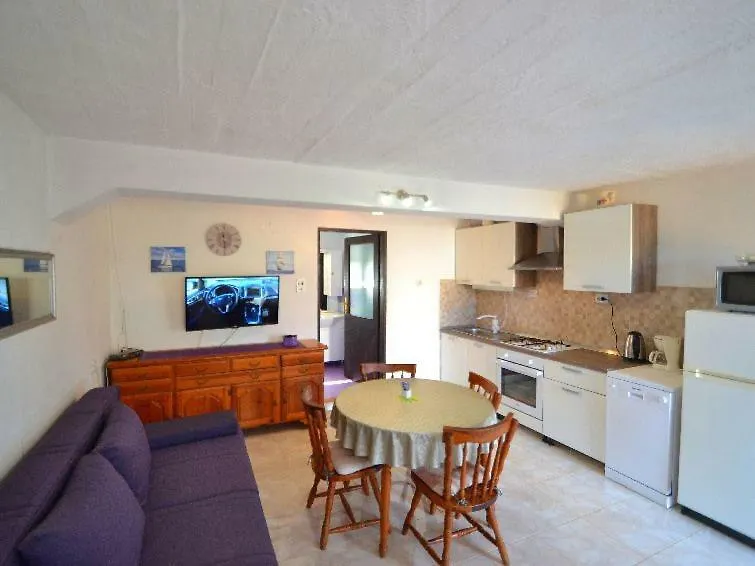 Holiday Home Ena , Mali Iz 286