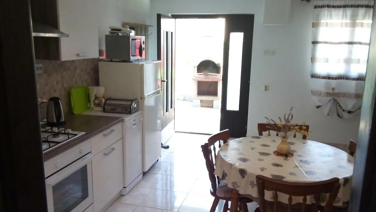 Holiday Home Ena , Mali Iz 286