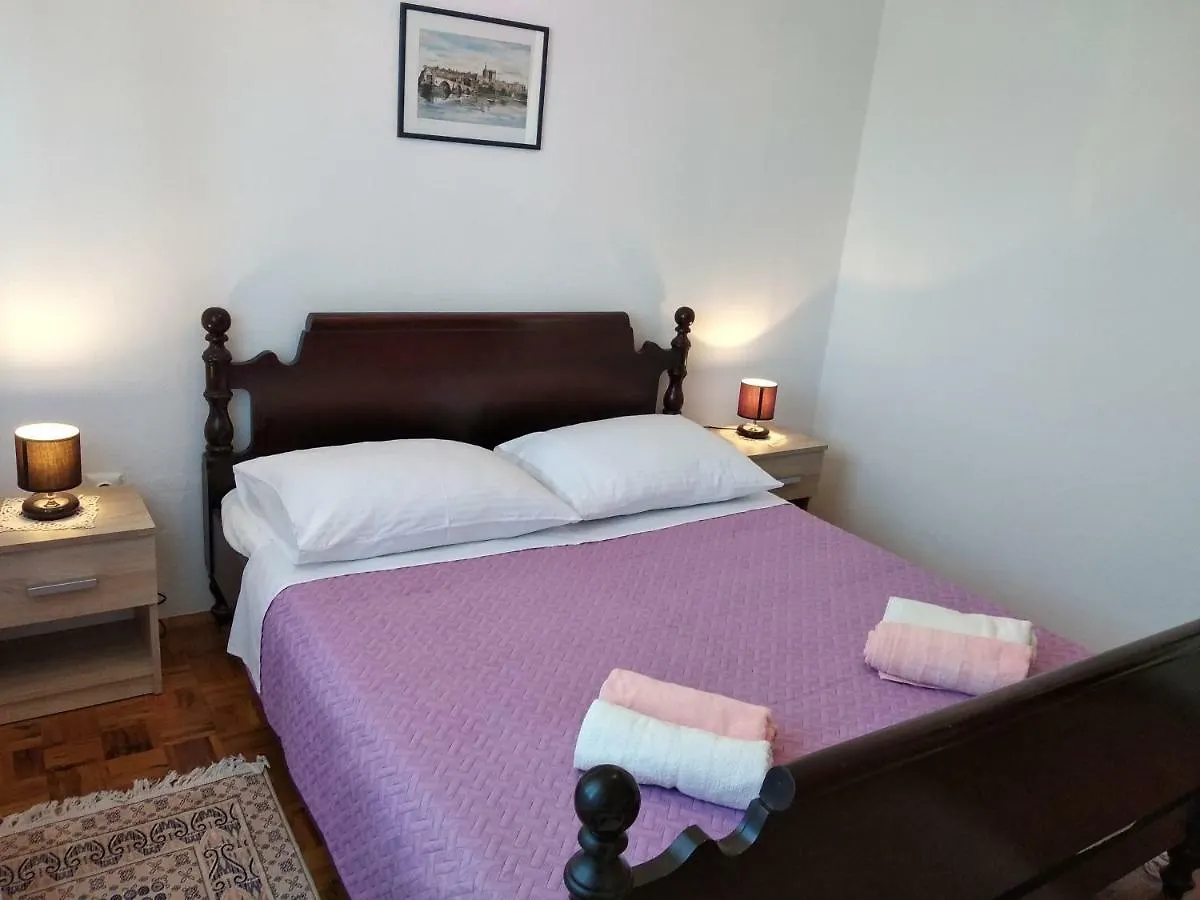 Holiday Home Ena , Mali Iz 286