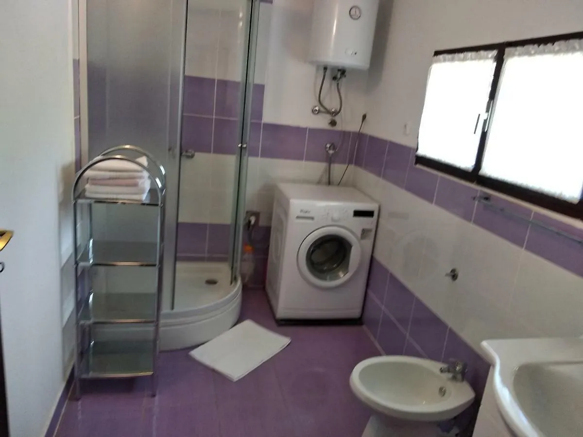 Holiday Home Ena , Mali Iz 286