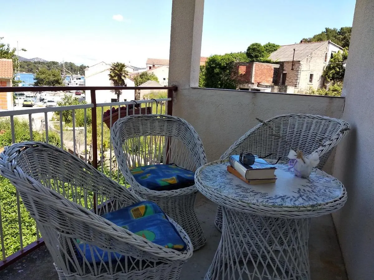 Holiday Home Ena , Mali Iz 286