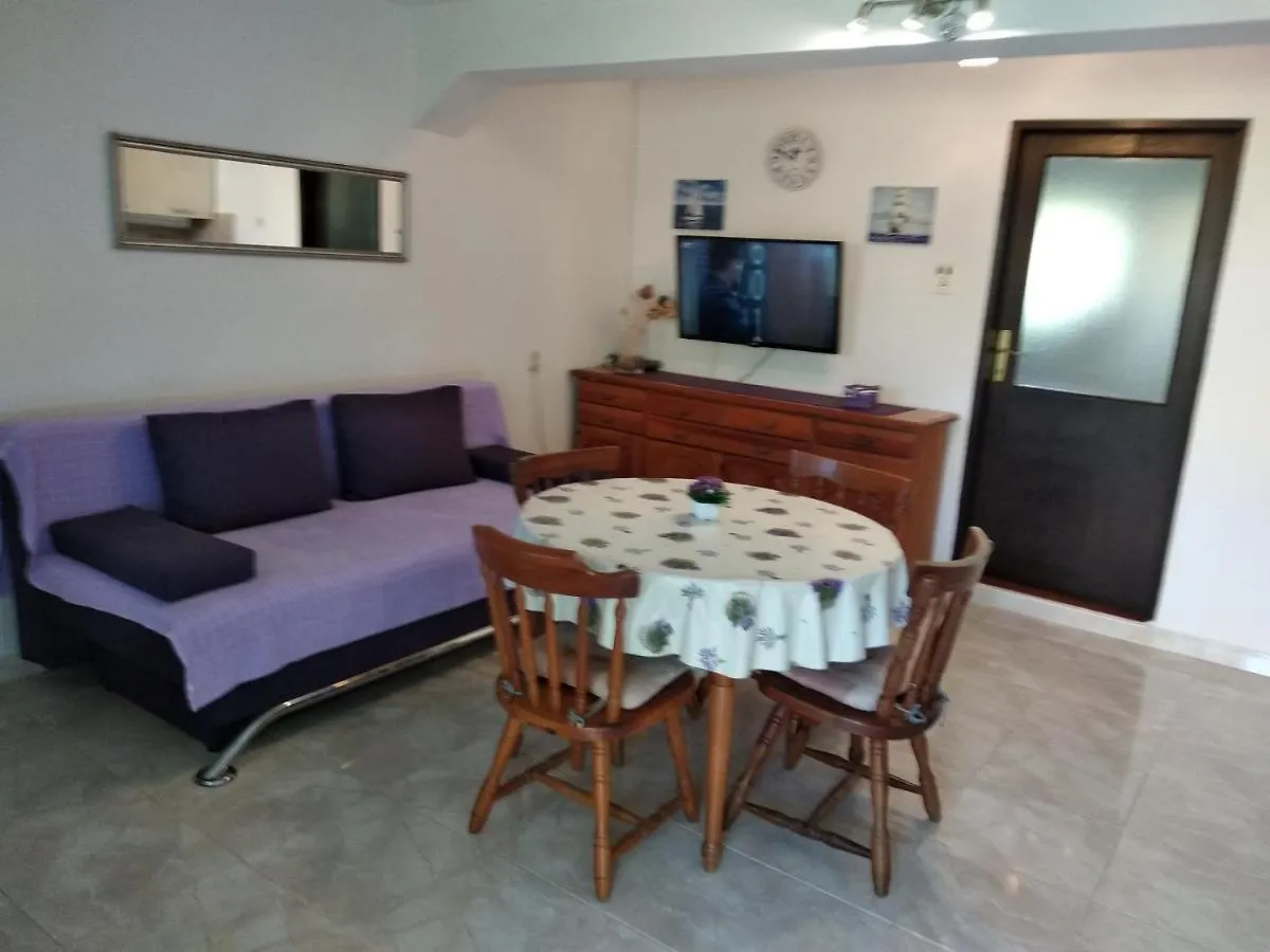 Holiday Home Ena , Mali Iz 286 0*,
